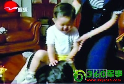 李双江给儿子当大马照曝光。